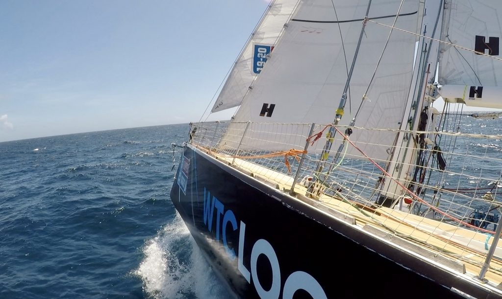 Upwind sailing / Mike Holmes