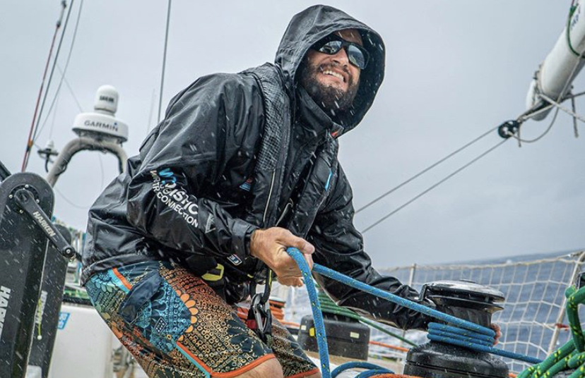 Mike adjusting the stay sail working sheet / Maeva Bardy